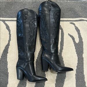 Elegant Black Knee-High Leather Boots